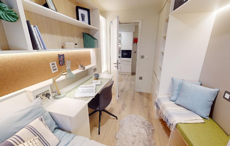 Gold 3 Bed Apt Plus, iQ Paris Gardens, 6 Paris Garden, Southwark, London - Image 1