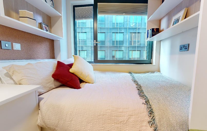 Silver 2 Bed Apt Plus, iQ Paris Gardens, 6 Paris Garden, Southwark, London - Image 1