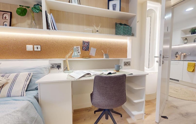 Silver 3 Bed Apt Plus, iQ Paris Gardens, 6 Paris Garden, Southwark, London - Image 1