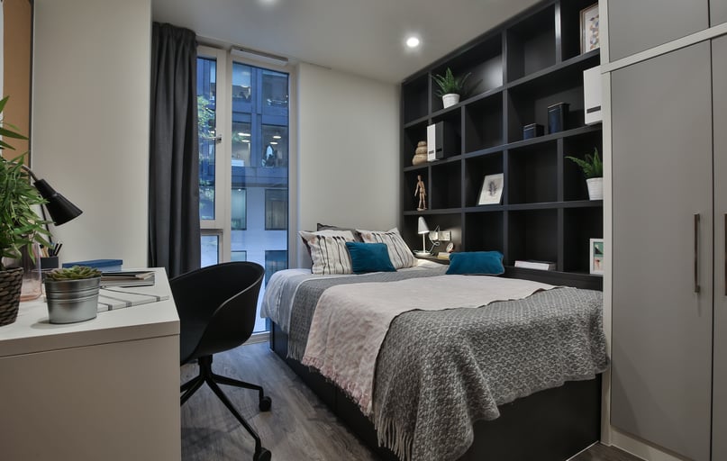 2 Bed Apartment Plus, iQ Shoreditch, East Road, Shoreditch, London - Image 1