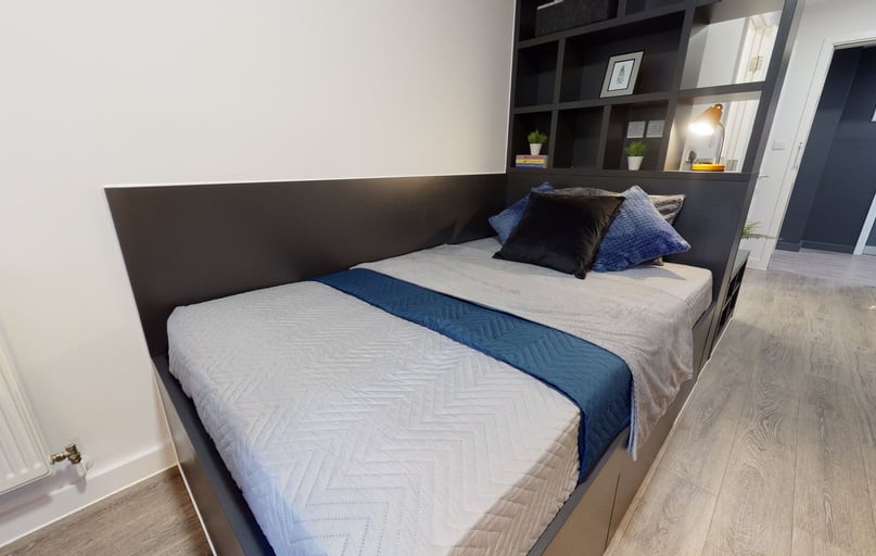 Bronze Studio Plus, iQ Shoreditch, East Road, Shoreditch, London - Image 1