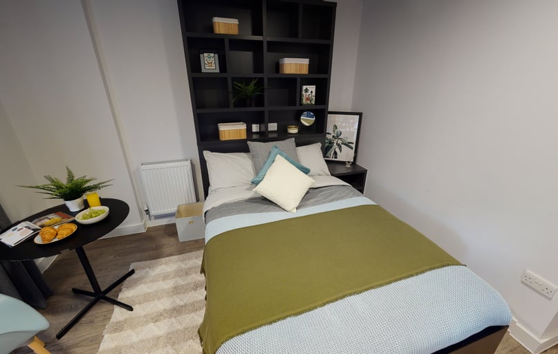 Platinum Studio Plus, iQ Shoreditch, East Road, Shoreditch, London - Image 1