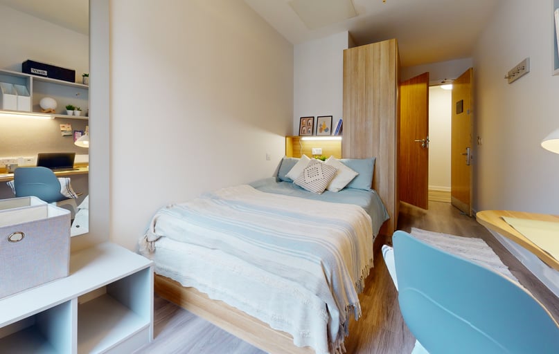 Bronze En Suite-2627, iQ Sterling Court, 6 Lakeside Way, Wembley, London - Image 1