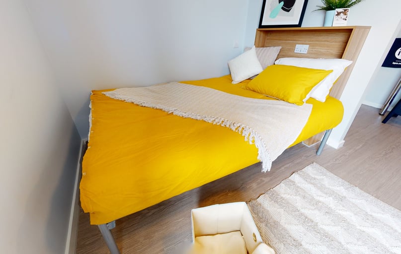 Gold Studio Plus, iQ Sterling Court, 6 Lakeside Way, Wembley, London - Image 1