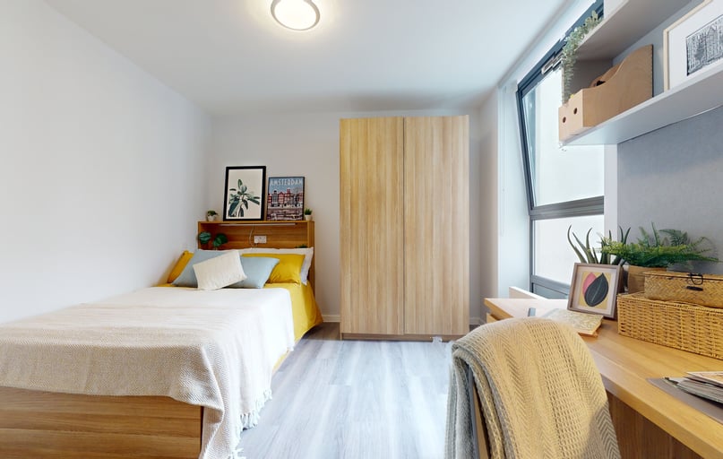 Silver Studio-2627, iQ Sterling Court, 6 Lakeside Way, Wembley, London - Image 1