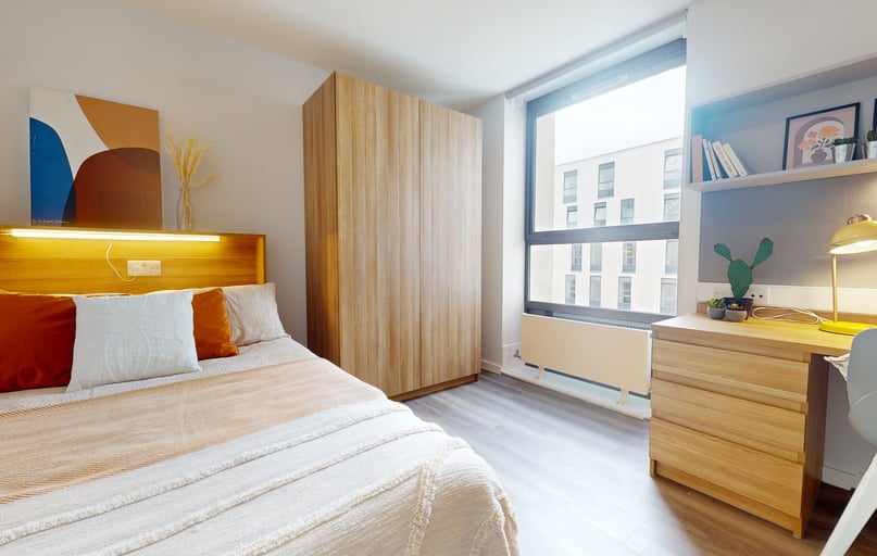 Silver Studio Plus-2627, iQ Sterling Court, 6 Lakeside Way, Wembley, London - Image 1