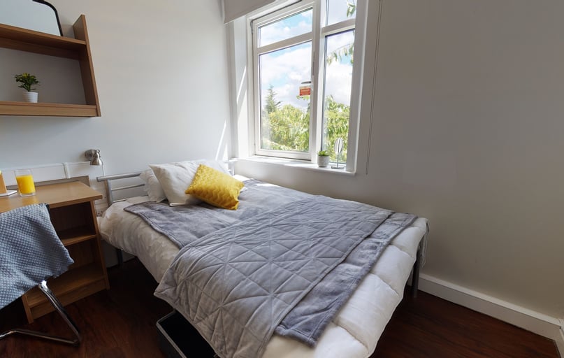 Silver En Suite, iQ Tufnell House, Station Road / Huddleston Road, Tufnell Park, London - Image 1