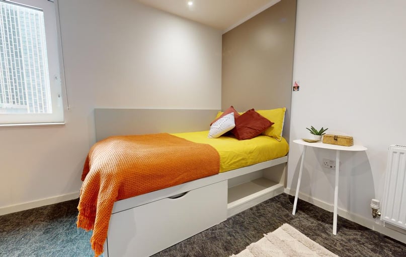 Bronze En Suite Deluxe, iQ Vega, 6 Miles Street, Vauxhall, London - Image 1