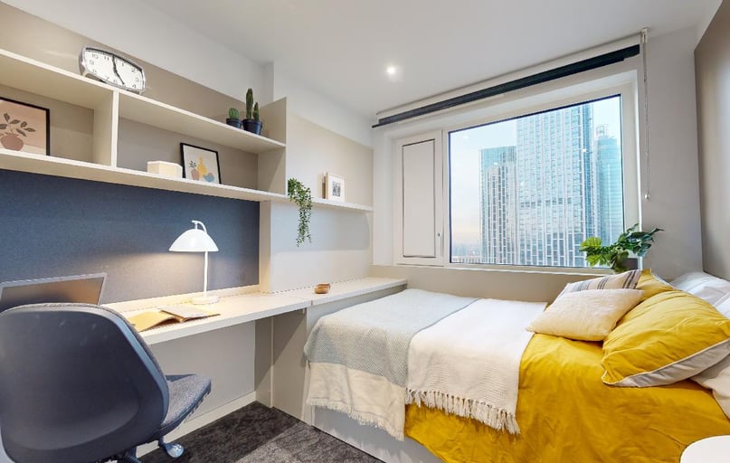 Gold En Suite, iQ Vega, 6 Miles Street, Vauxhall, London - Image 1