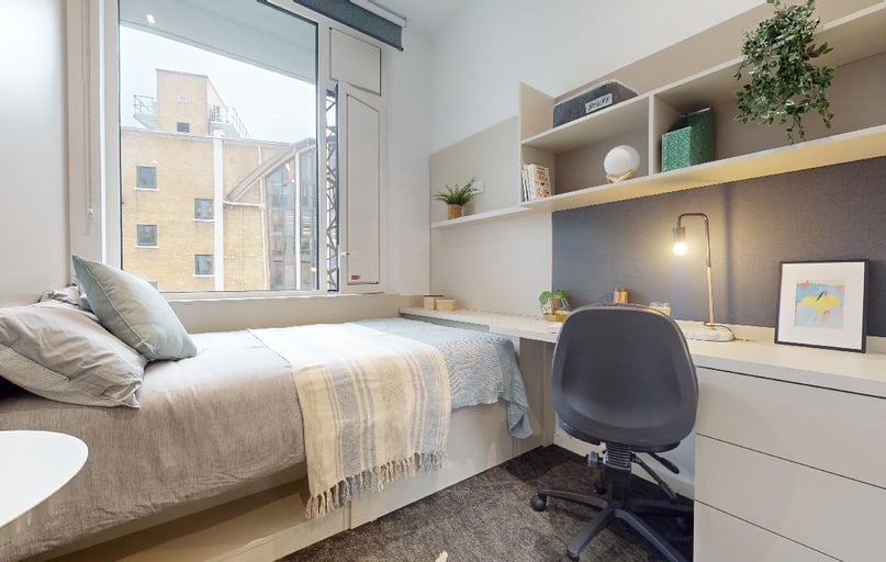 Gold En Suite Plus, iQ Vega, 6 Miles Street, Vauxhall, London - Image 1