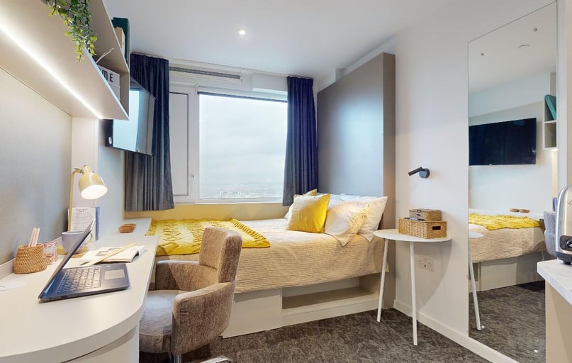 Penthouse Studio, iQ Vega, 6 Miles Street, Vauxhall, London - Image 1