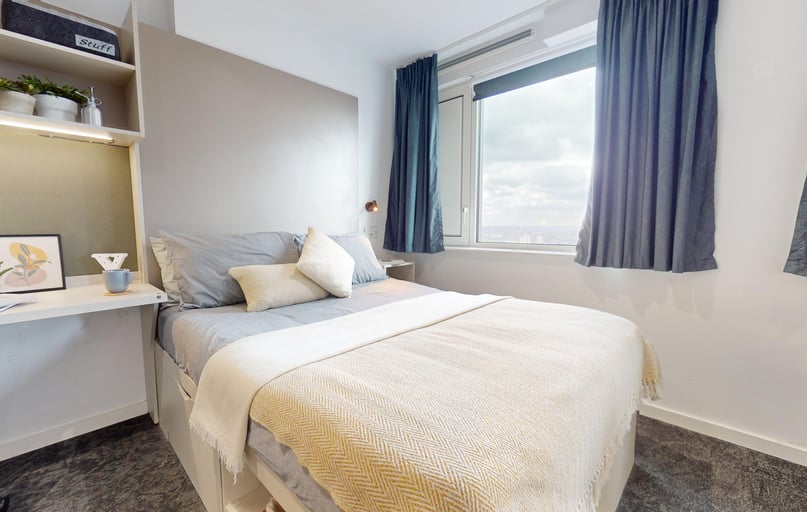 Platinum Studio Premium, iQ Vega, 6 Miles Street, Vauxhall, London - Image 1