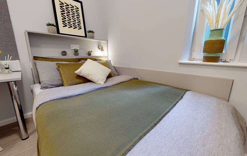 Bronze En Suite, iQ Will Wyatt Court, 168 Pitfield Street, Hoxton, London - Image 1