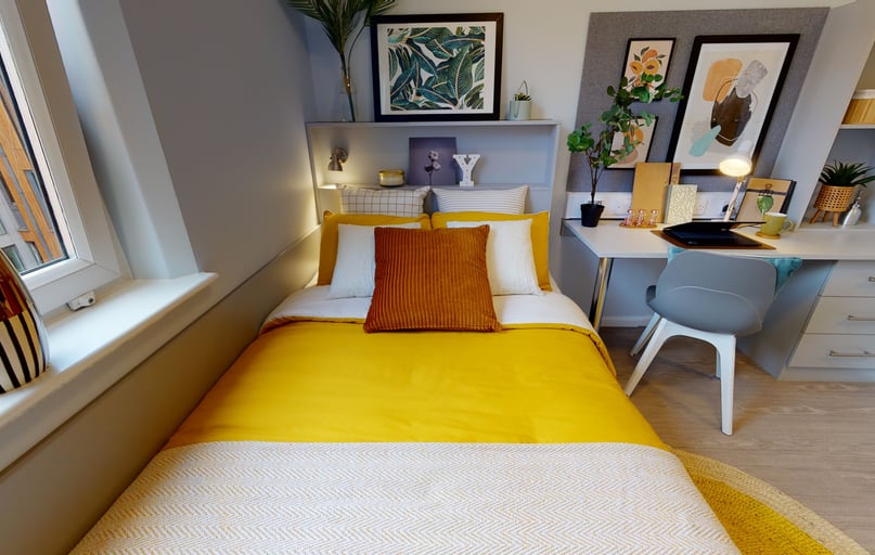 Gold En Suite, iQ Will Wyatt Court, 168 Pitfield Street, Hoxton, London - Image 1