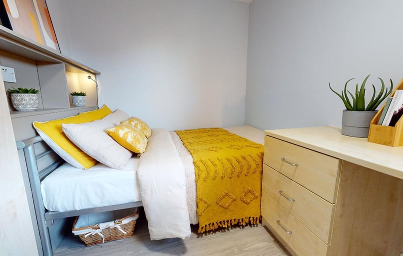 Gold En Suite DDA, iQ Will Wyatt Court, 168 Pitfield Street, Hoxton, London - Image 1