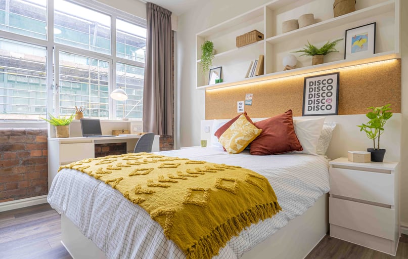 Platinum 2 Bed, iQ Fletcher House, Granby Row, City Centre, Manchester - Image 1