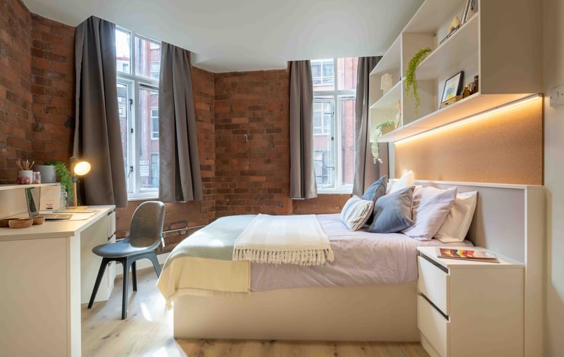 Bronze 3 Bed Duplex, iQ Hollingworth House, Fairfield Street, City Centre, Manchester - Image 1