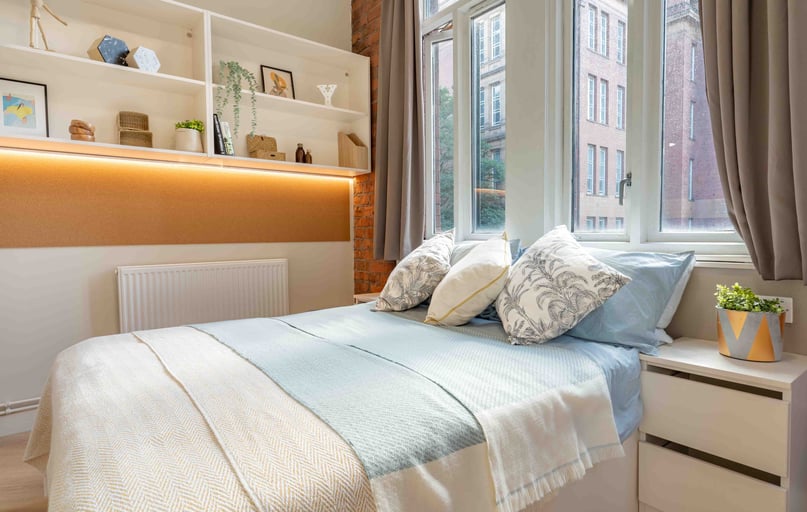 Gold 2 Bed, iQ Hollingworth House, Fairfield Street, City Centre, Manchester - Image 1