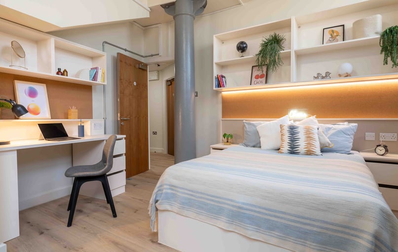 Silver 2 Bed Duplex, iQ Hollingworth House, Fairfield Street, City Centre, Manchester - Image 1