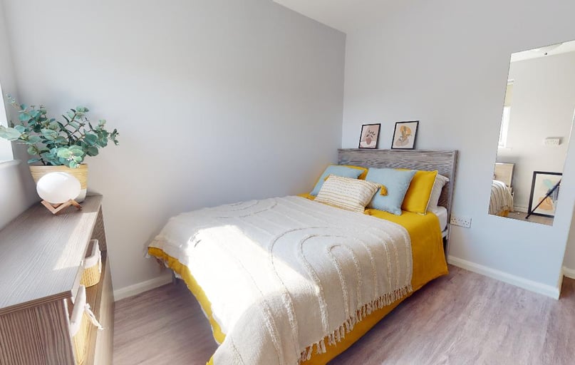 Bronze 3 Bed Apartment, iQ Lambert and Fairfield House, Granby Row, City Centre, Manchester - Image 1