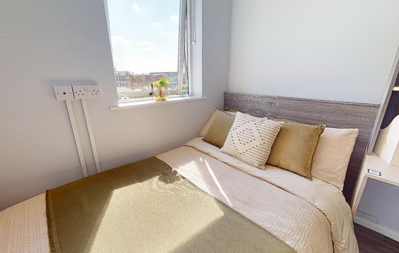 Silver 3 Bed Apartment, iQ Lambert and Fairfield House, Granby Row, City Centre, Manchester - Image 1