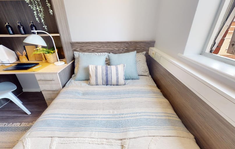 Silver En Suite, iQ Lambert and Fairfield House, Granby Row, City Centre, Manchester - Image 1