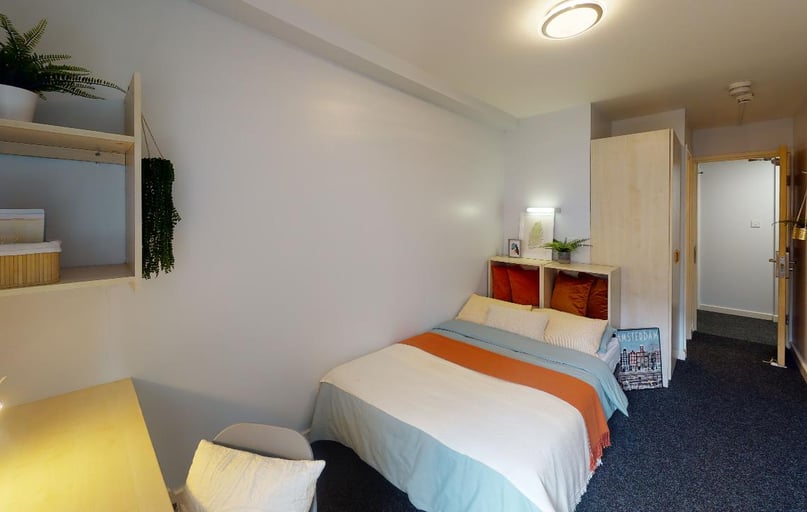 Bronze En Suite, iQ Wilmslow Park, 211 Hathersage Road, Fallowfield, Manchester - Image 1