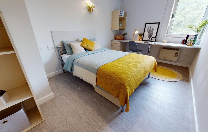 Gold En Suite, iQ Wilmslow Park, 211 Hathersage Road, Fallowfield, Manchester - Image 1