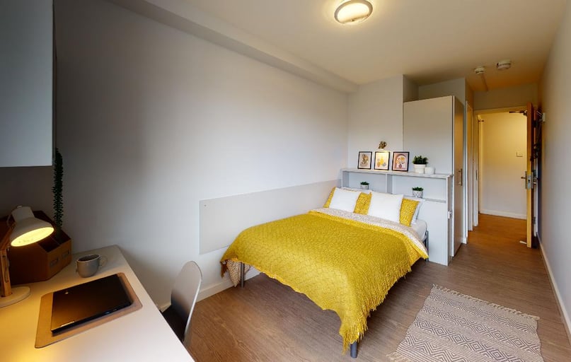 Platinum En Suite, iQ Wilmslow Park, 211 Hathersage Road, Fallowfield, Manchester - Image 1