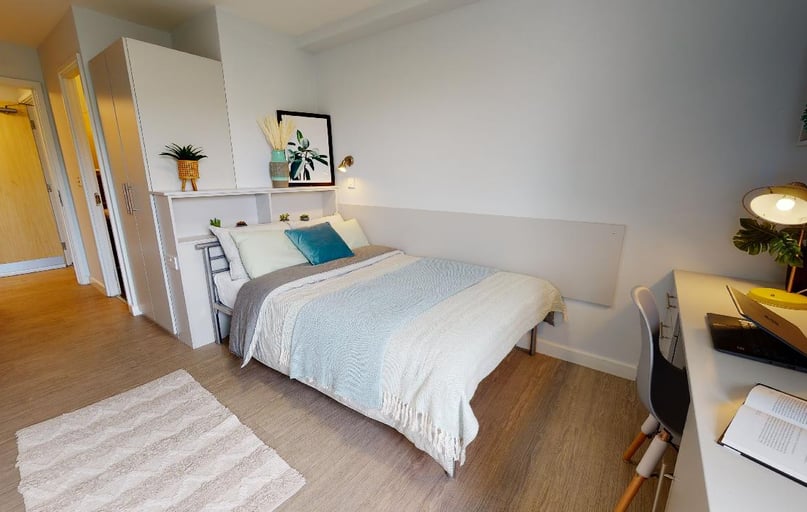 Platinum En Suite Plus, iQ Wilmslow Park, 211 Hathersage Road, Fallowfield, Manchester - Image 1