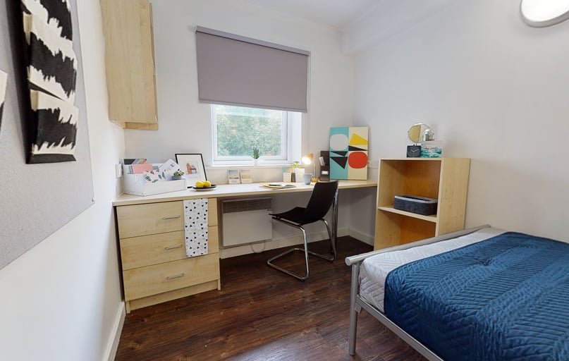 Silver En Suite Plus, iQ Wilmslow Park, 211 Hathersage Road, Fallowfield, Manchester - Image 1