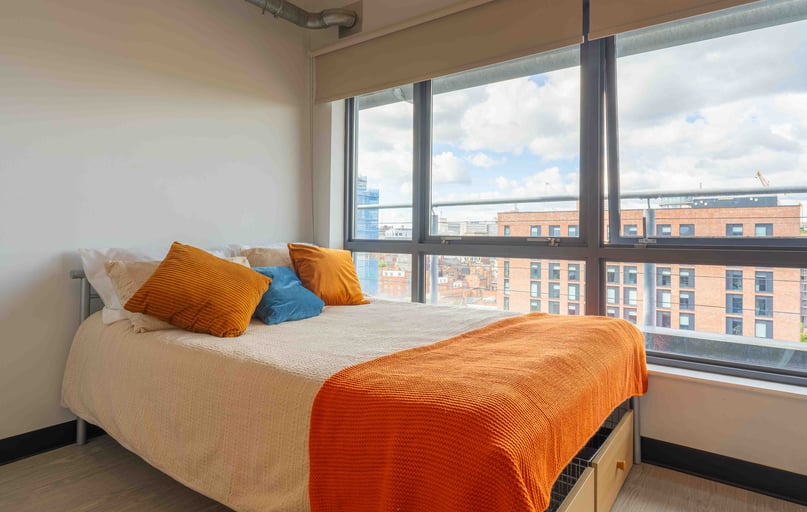 Gold En Suite, iQ Exchange, 143 Lower Parliament Street, City Centre, Nottingham - Image 1