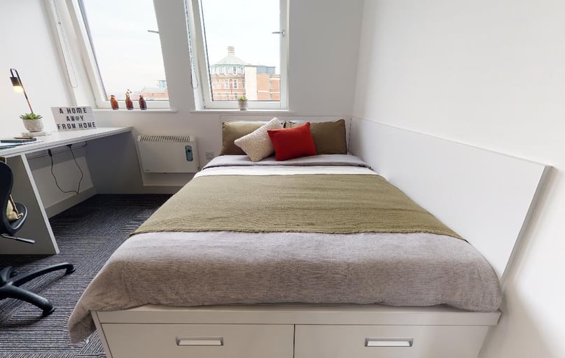 Bronze Studio Plus, iQ Newland House, 49 Mount St, Lenton, Nottingham - Image 1