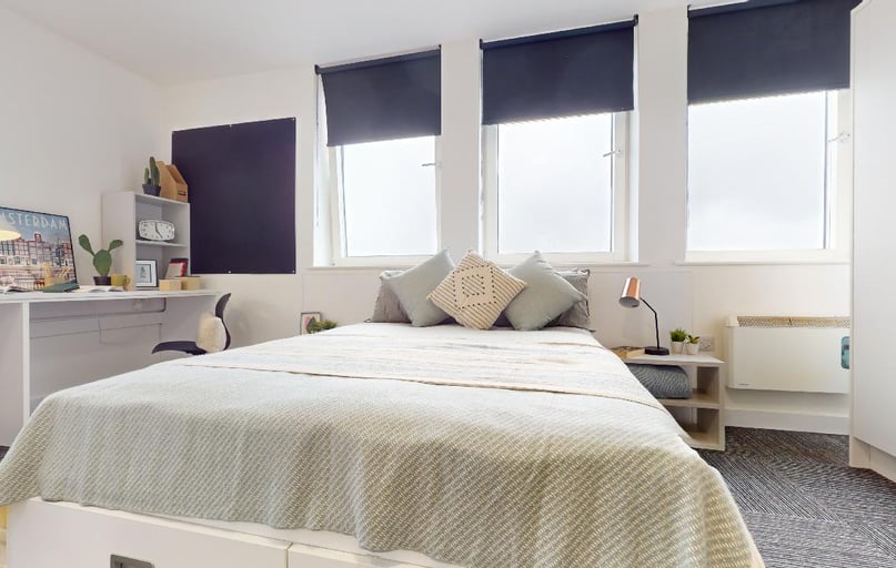 Gold Studio Premium, iQ Newland House, 49 Mount St, Lenton, Nottingham - Image 1