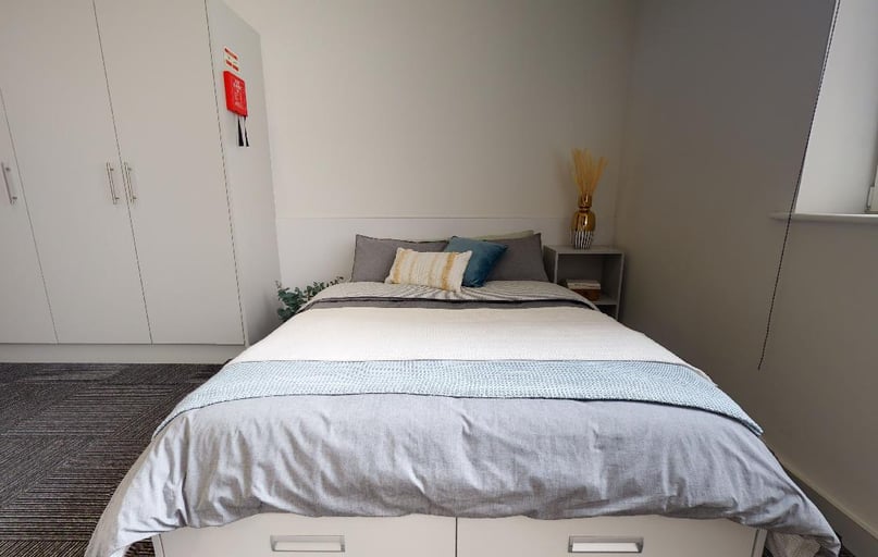 Platinum Studio Plus, iQ Newland House, 49 Mount St, Lenton, Nottingham - Image 1