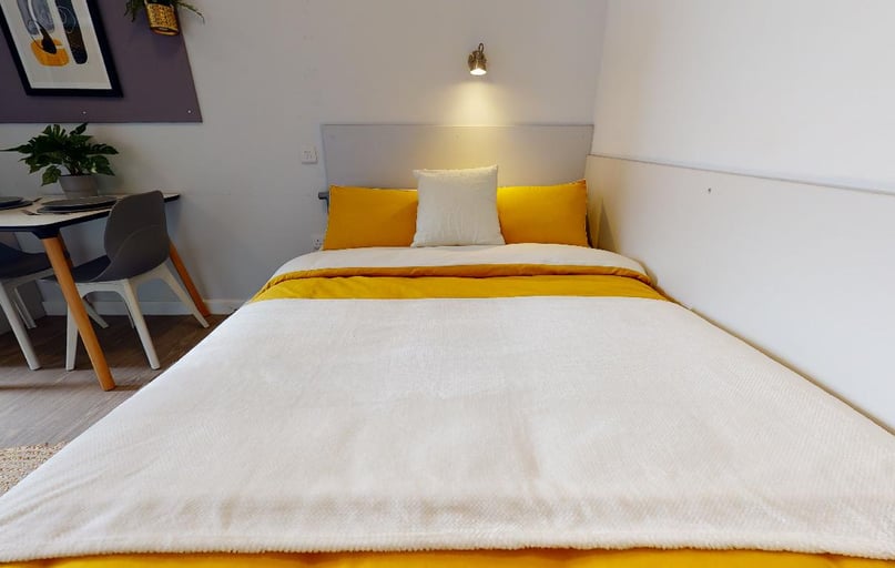 Silver 2 Bed Apt Plus, iQ Newland House, 49 Mount St, Lenton, Nottingham - Image 1