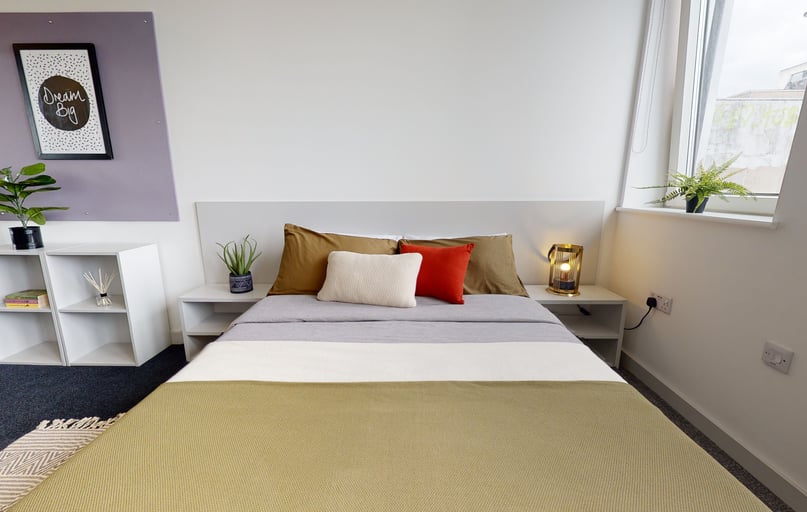 Bronze Studio Plus, iQ Newtown House, Maid Marian Way, City Centre, Nottingham - Image 1