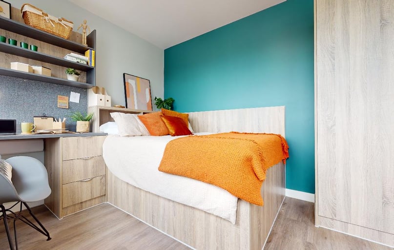 Gold Studio Deluxe, iQ Newtown House, Maid Marian Way, City Centre, Nottingham - Image 1