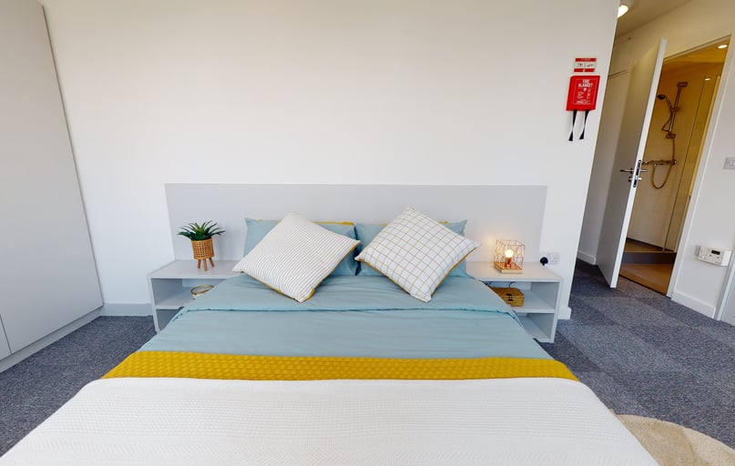 Gold Studio Plus, iQ Newtown House, Maid Marian Way, City Centre, Nottingham - Image 1