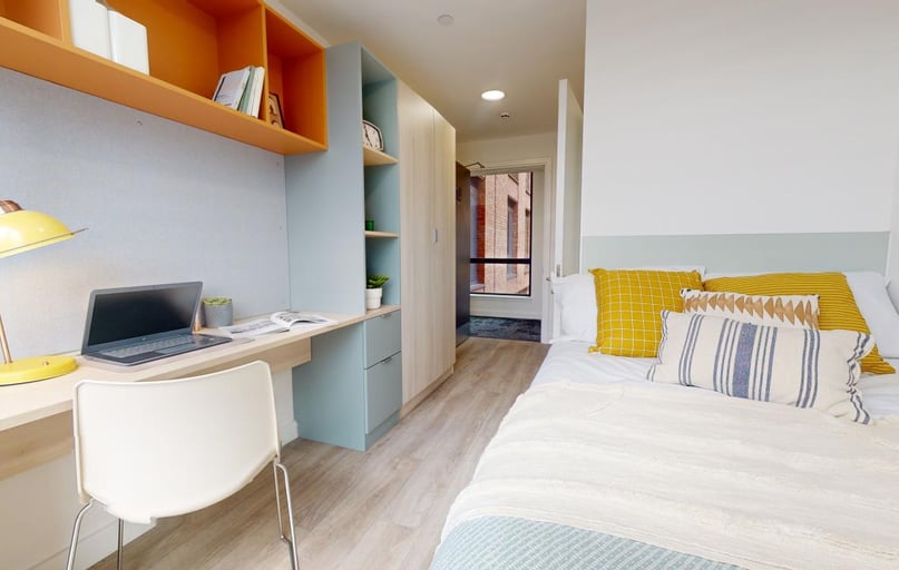 Bronze En Suite, iQ Signal Place, 10 Traffic Street, City Centre, Nottingham - Image 1