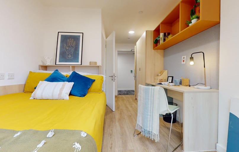 Bronze En Suite Plus, iQ Signal Place, 10 Traffic Street, City Centre, Nottingham - Image 1