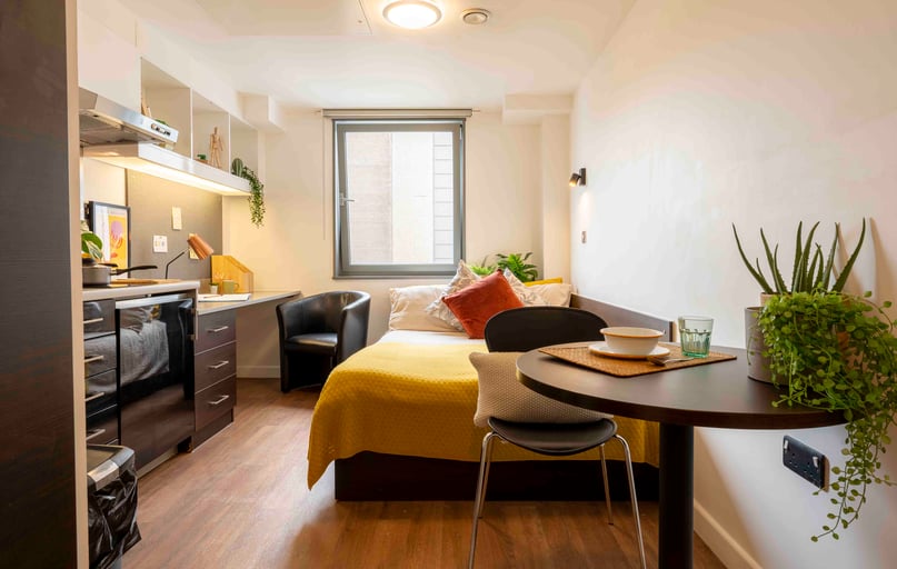 Silver Studio, iQ Astor House, 163 Notte Street, City Centre, Plymouth - Image 1