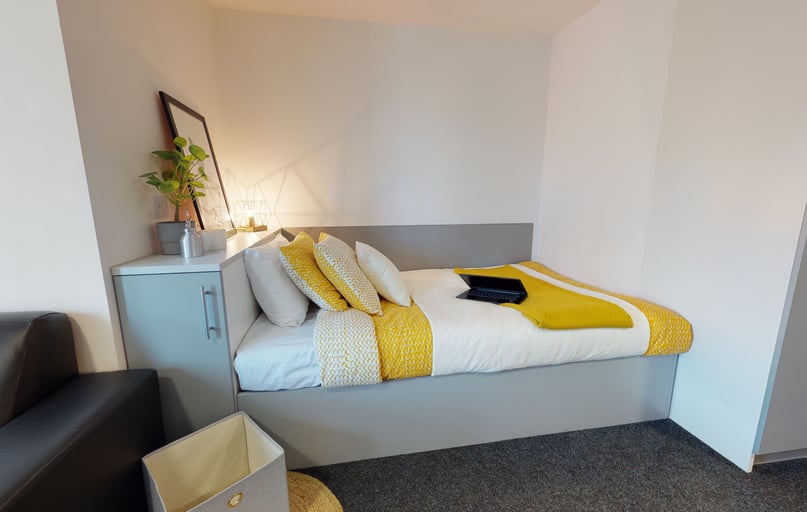 2 Bed Apartment Upper Flr, iQ Century Square, Radford Street, City Centre, Sheffield - Image 1