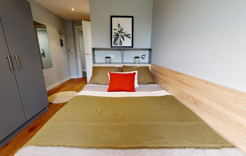 Bronze En Suite, iQ Knight House, 75 St George's Close, City Centre, Sheffield - Image 1