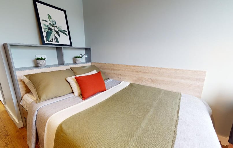 Bronze En Suite Plus, iQ Knight House, 75 St George's Close, City Centre, Sheffield - Image 1