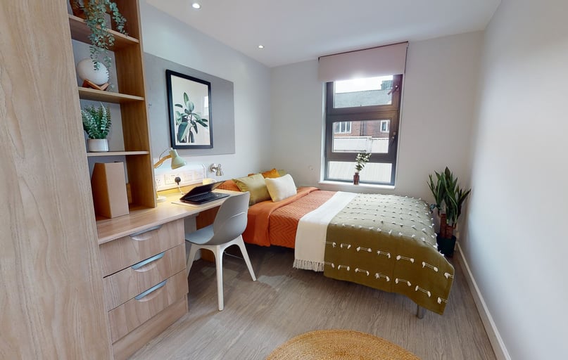 Bronze En Suite, iQ Steel, 19 Pitt Street S1 4DQ, City Centre, Sheffield - Image 1