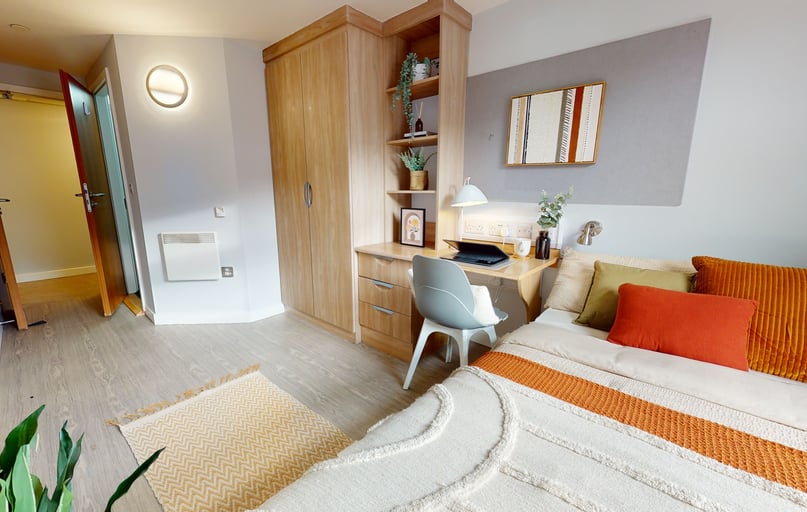 Bronze En Suite Plus, iQ Steel, 19 Pitt Street S1 4DQ, City Centre, Sheffield - Image 1