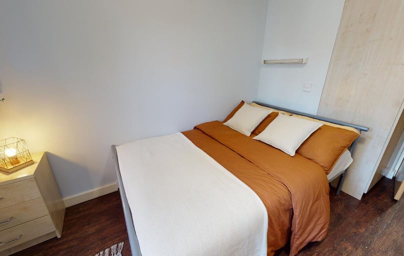 Silver En Suite Plus, iQ Fiveways House, North Road, City Centre, Wolverhampton - Image 1