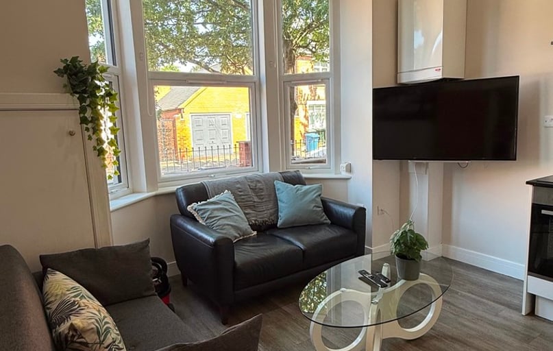Charnwood Grove, West Bridgford, Nottingham - Image 1