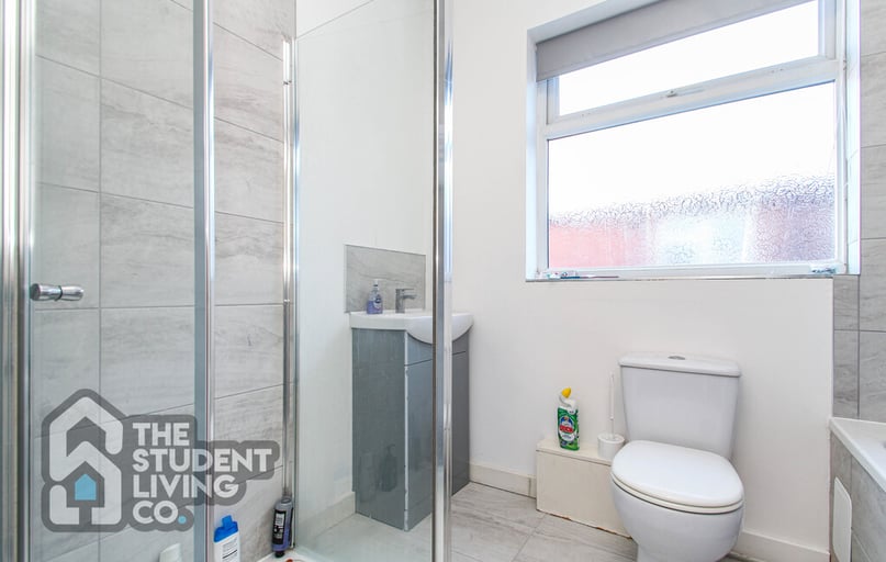 High Road, Beeston, Nottingham - Image 1